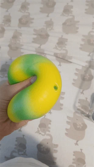 כדור ירוק צהוב נעים